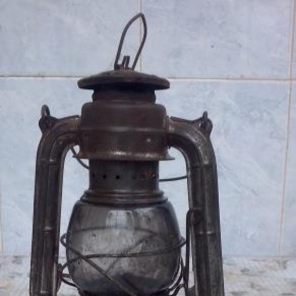 Продавам старинни лампи